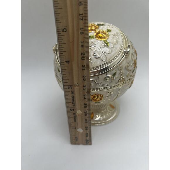 Vintage TXX Flip Up Cigar Ash Tray White/Yellow Floral Golden Ornate Design - Picture 6 of 6